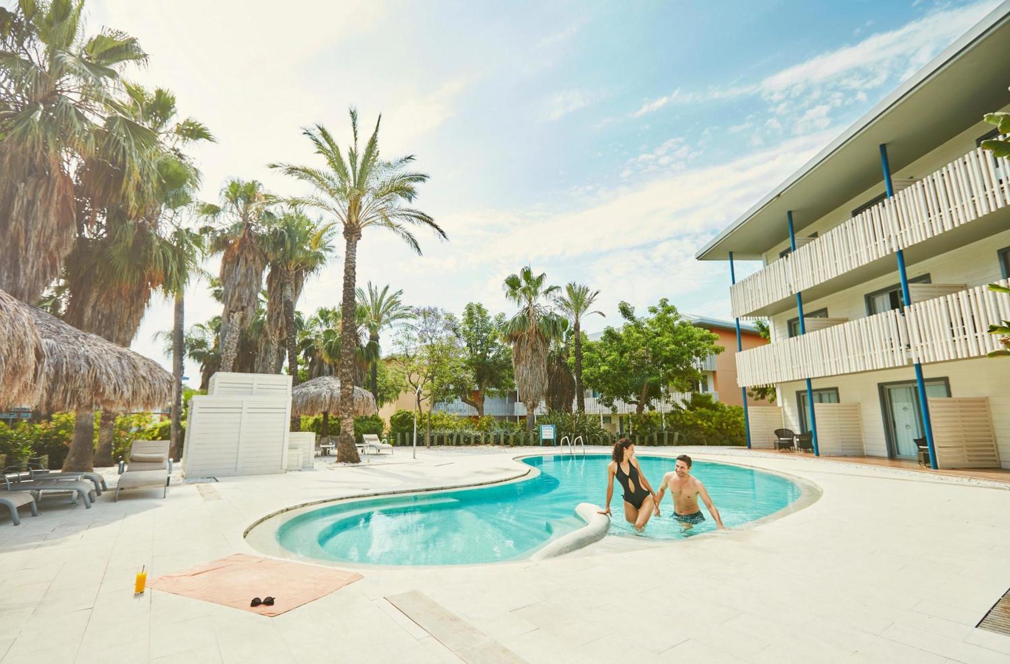Hotel Portaventura Caribe: Unlimited Park Access & Ferrari Land Entry